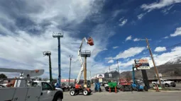
										2015 Snorkel 4×4 46′ Boom Lift full									
