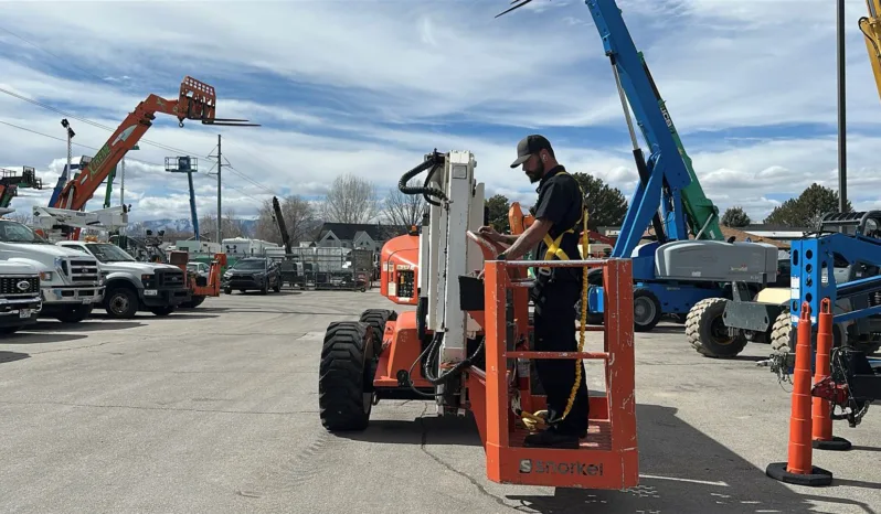 
								2015 Snorkel 4×4 46′ Boom Lift full									