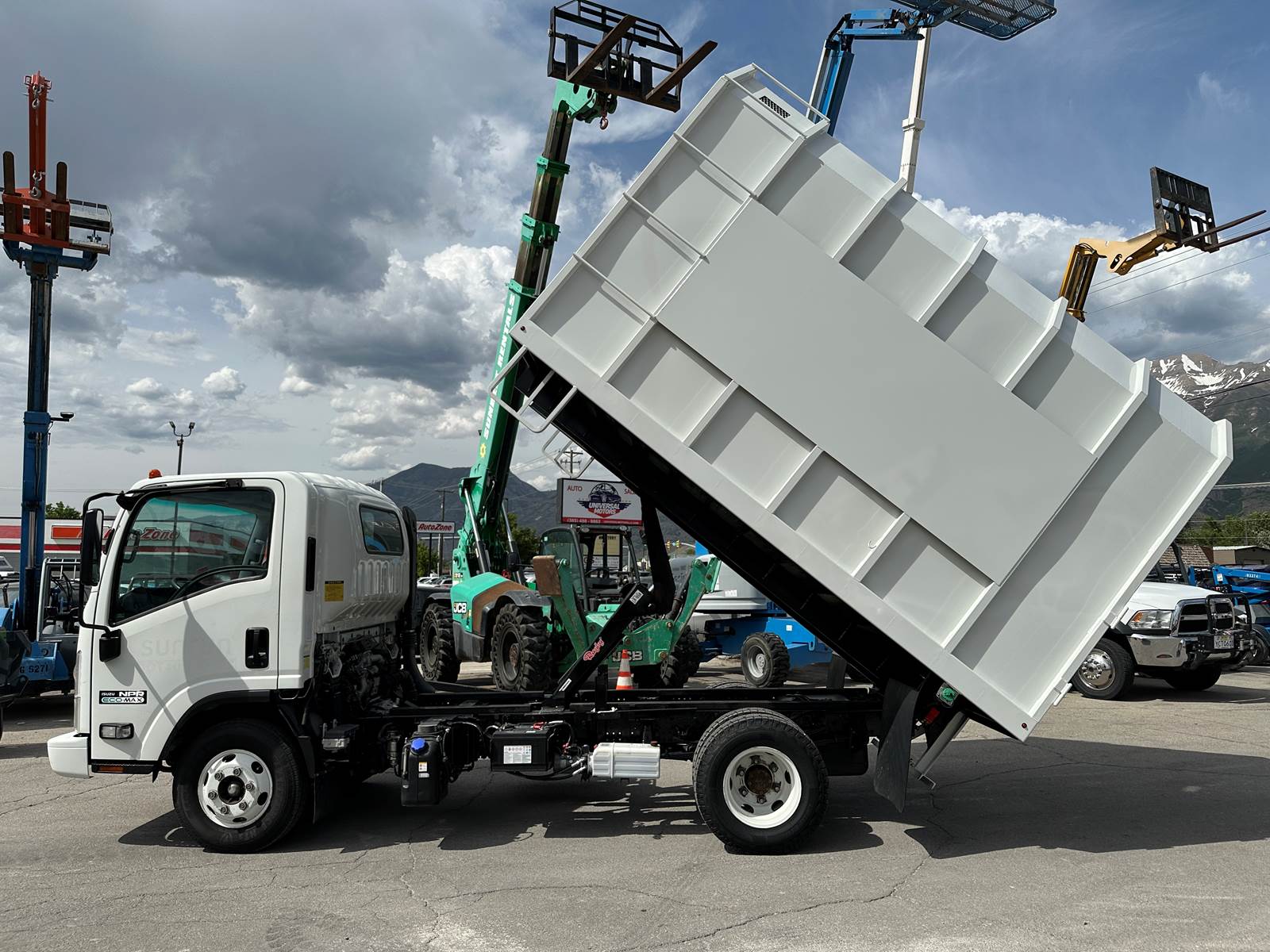 2015 Isuzu Chipper Dump Truck