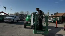 
										2015 JLG 400S 40′ Telescopic Boom Lift full									