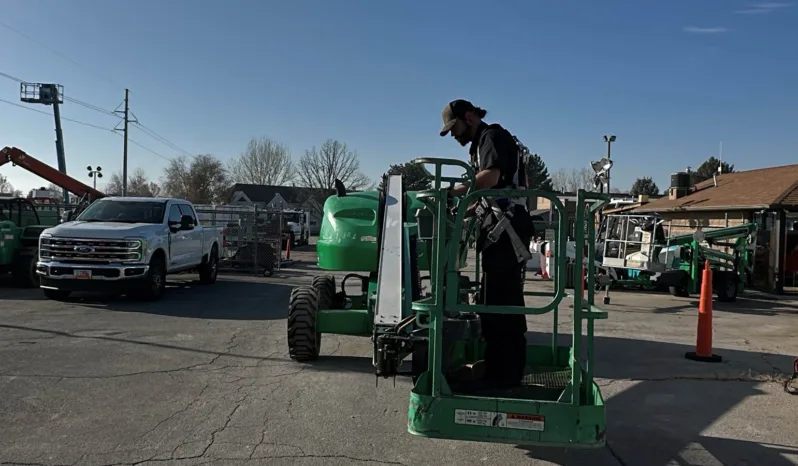 
								2015 JLG 400S 40′ Telescopic Boom Lift full									