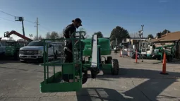 
										2015 JLG 400S 40′ Telescopic Boom Lift full									