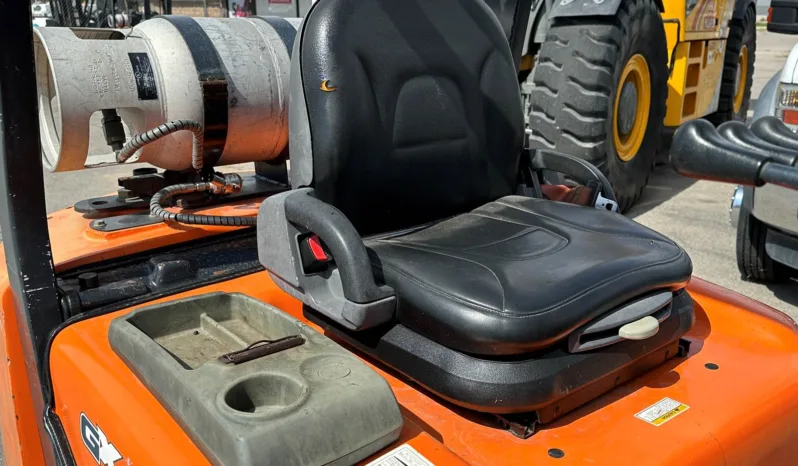 
								2015 Doosan 15′ Forklift full									