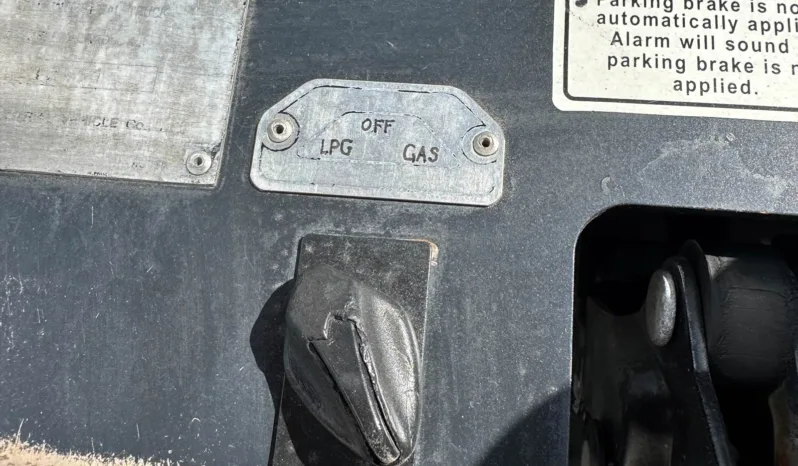 
								2015 Doosan 15′ Forklift full									