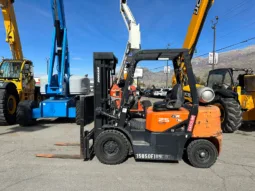 
										2015 Doosan 15′ Forklift full									