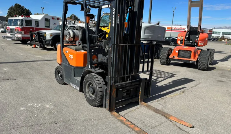 
								2015 Doosan 15′ Forklift full									