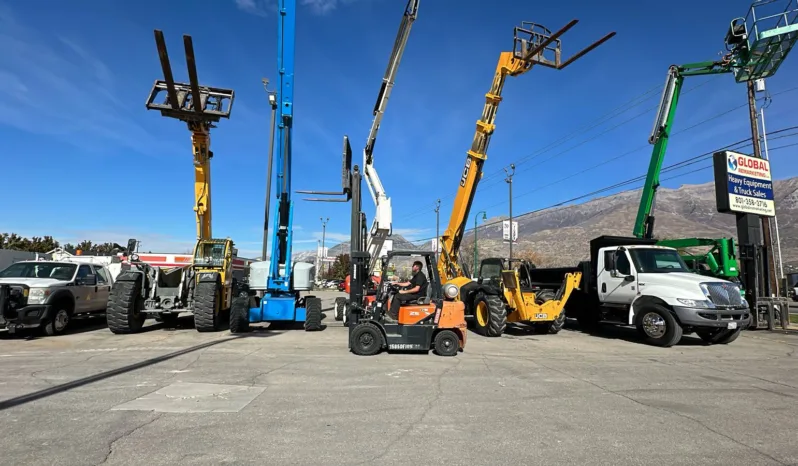 
								2015 Doosan 15′ Forklift full									