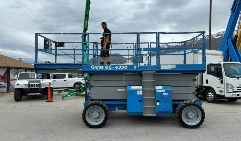 
								2007 Genie GS-4390RT Rough Terrain Scissor Lift full									