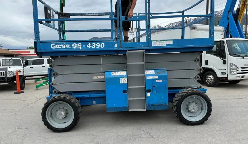 
								2007 Genie GS-4390RT Rough Terrain Scissor Lift full									