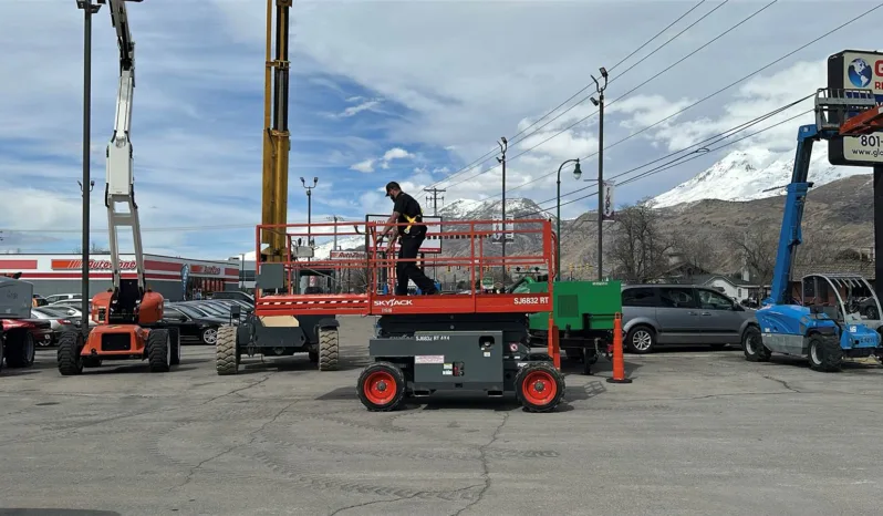 
								2018 SkyJack SJ6832RT Scissor Lift full									