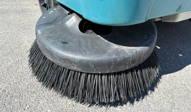 
								2001 Tennant 6650XP Lot Sweeper full									