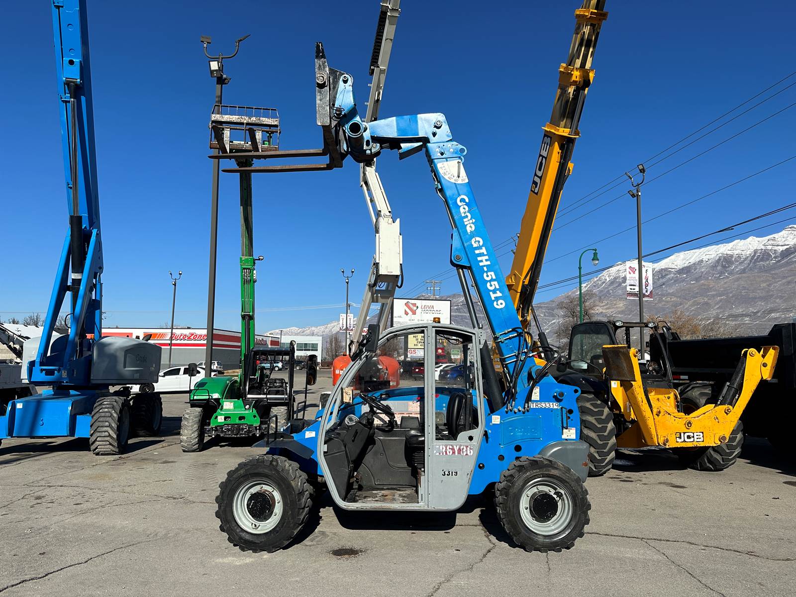 2014 Genie GTH-5519 5500 lb. 19′ Telehandler Forklift