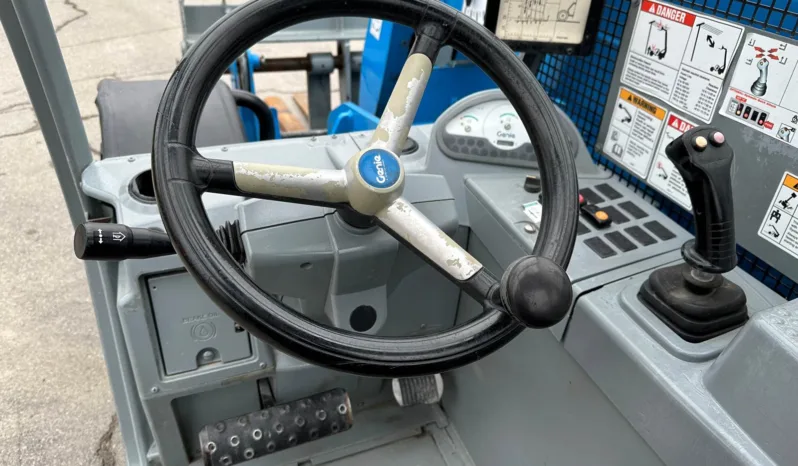 
								2012 Genie GTH-5519 5500 lb. 19′ Telehandler Forklift full									