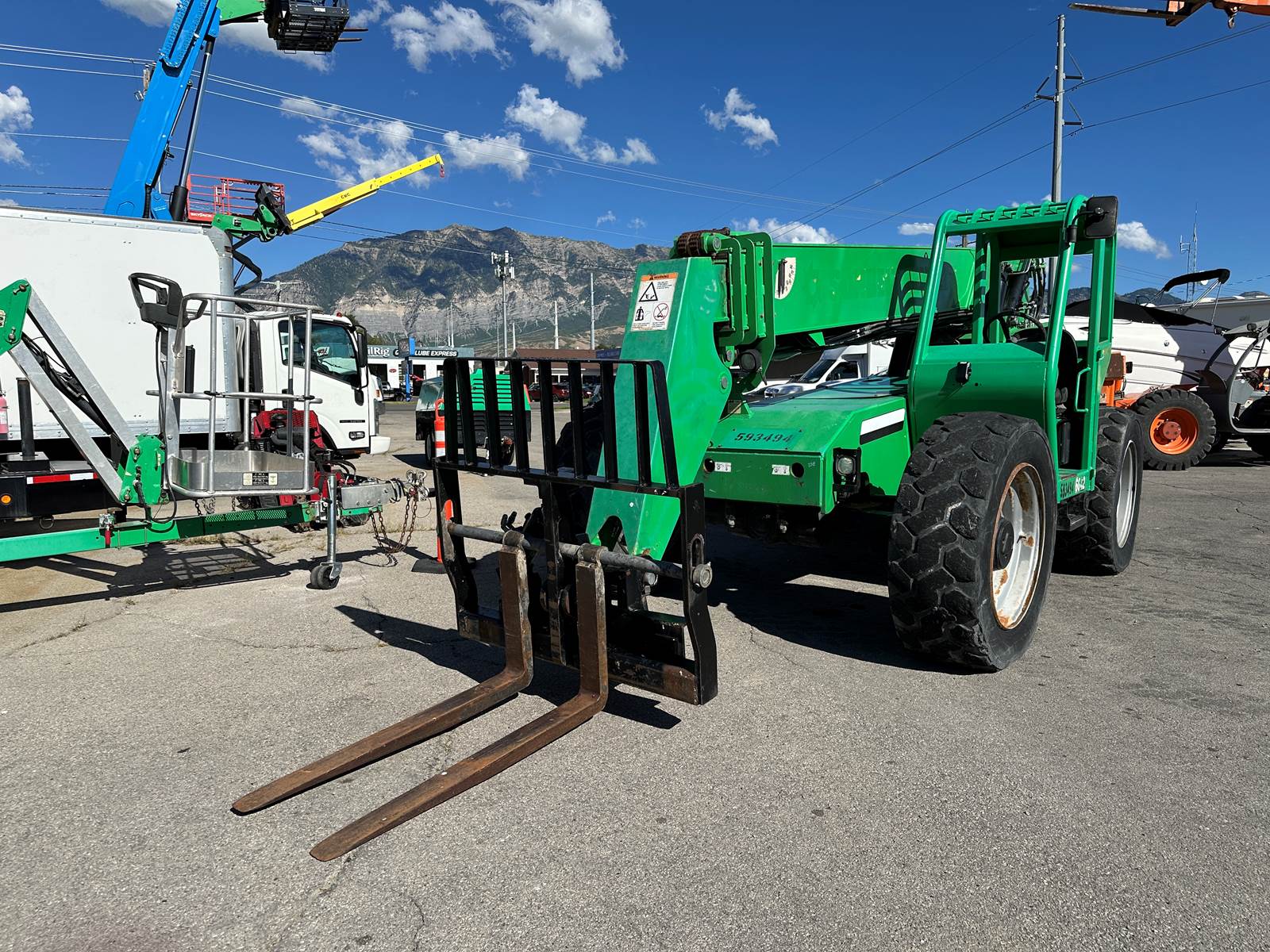 2014 Skytrak 6042 6k lb. 42′ Telehandler Forklift