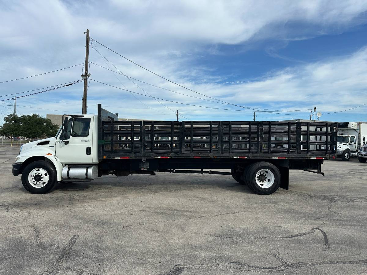 2010 International 4300 Flatbed Truck