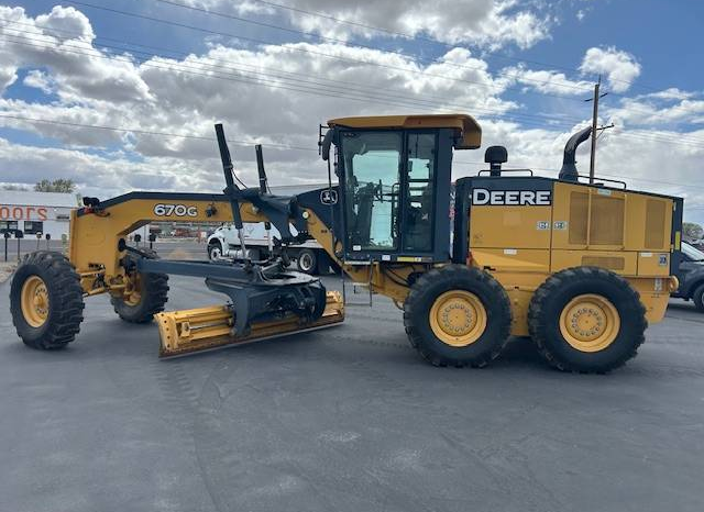 
								2011 John Deere 670G Motor Grader full									
