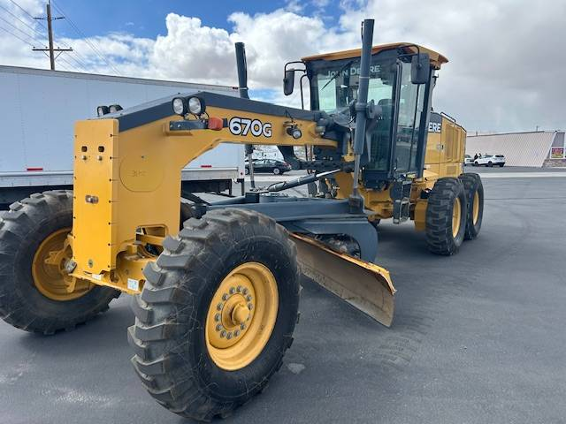 2011 John Deere 670G Motor Grader