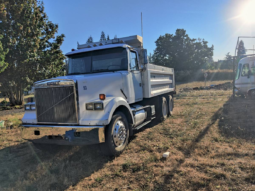 
										1986 Volvo White Dump Truck full									