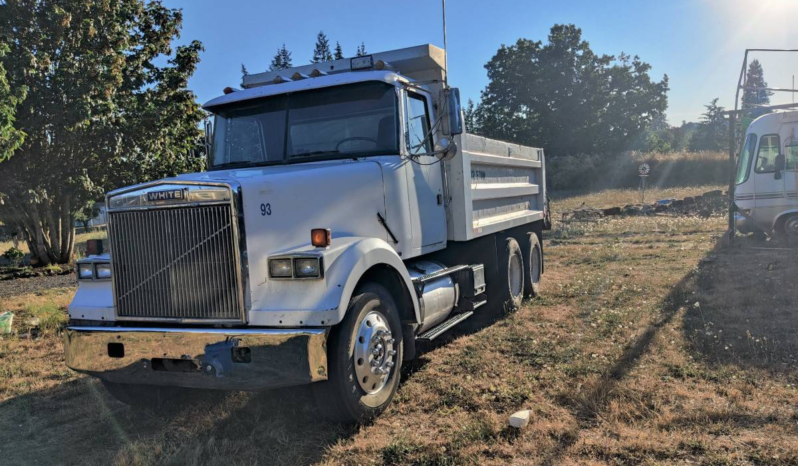 
								1986 Volvo White Dump Truck full									
