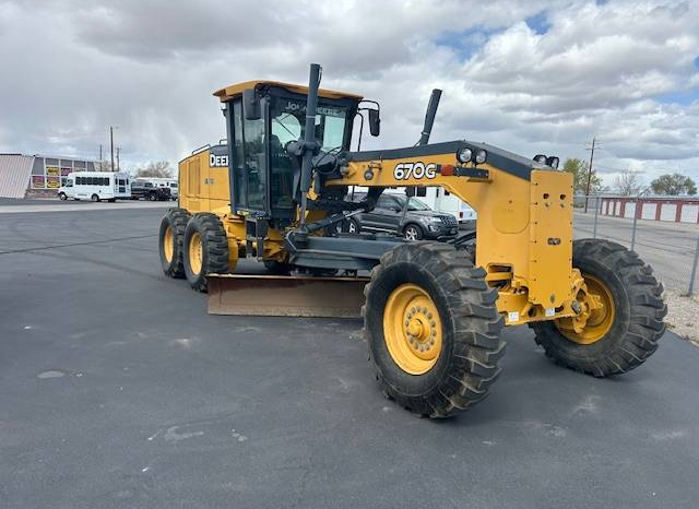 
								2011 John Deere 670G Motor Grader full									