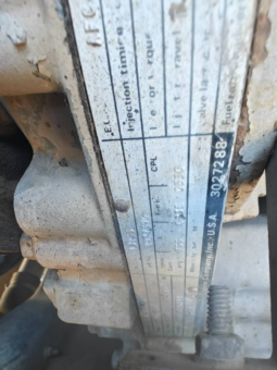 
										1986 Volvo White Dump Truck full									