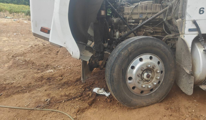 
								1986 Volvo White Dump Truck full									