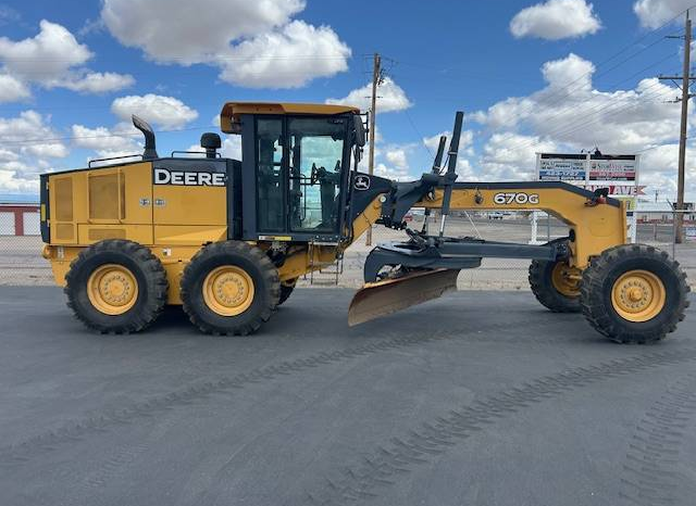 
								2011 John Deere 670G Motor Grader full									