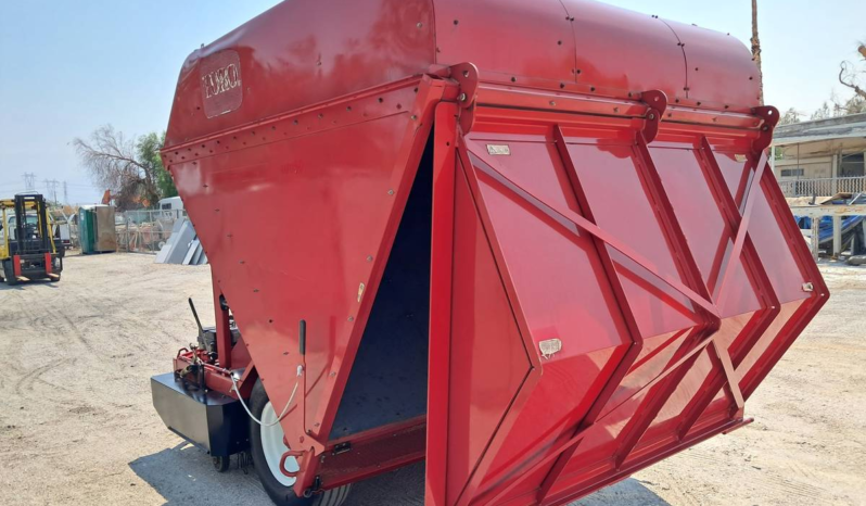 
								014 Toro Rake O Vacuum Sweeper full									