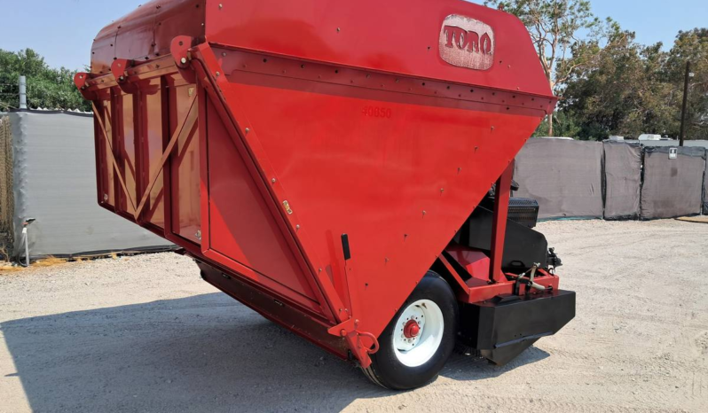 
								014 Toro Rake O Vacuum Sweeper full									