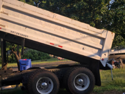 
										1986 Volvo White Dump Truck full									
