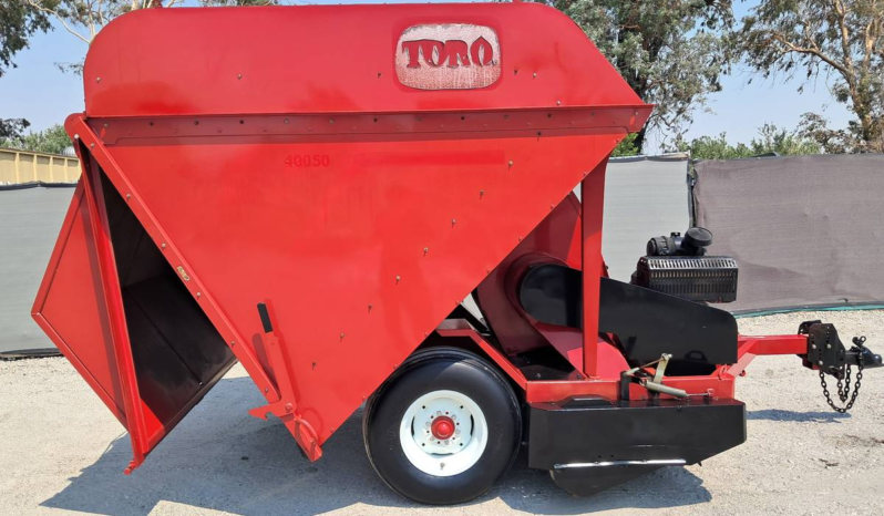 
								014 Toro Rake O Vacuum Sweeper full									