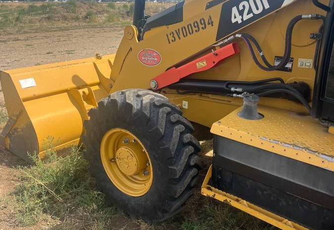 
								2015 CAT 420F Backhoe full									