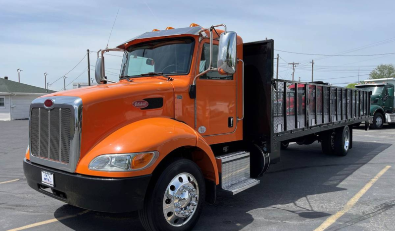 
								2013 Peterbilt 337 Single Axle full									