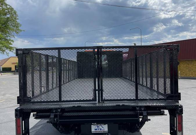
								2013 Peterbilt 337 Single Axle full									