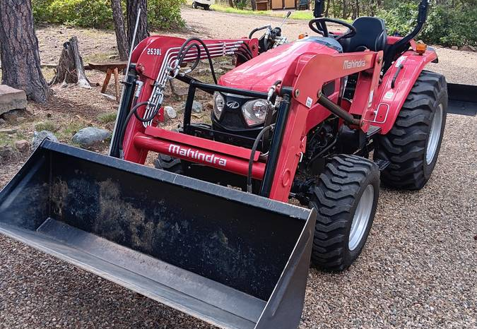
								2016 Mahindra Tractor full									