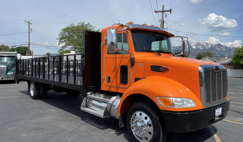
								2013 Peterbilt 337 Single Axle full									