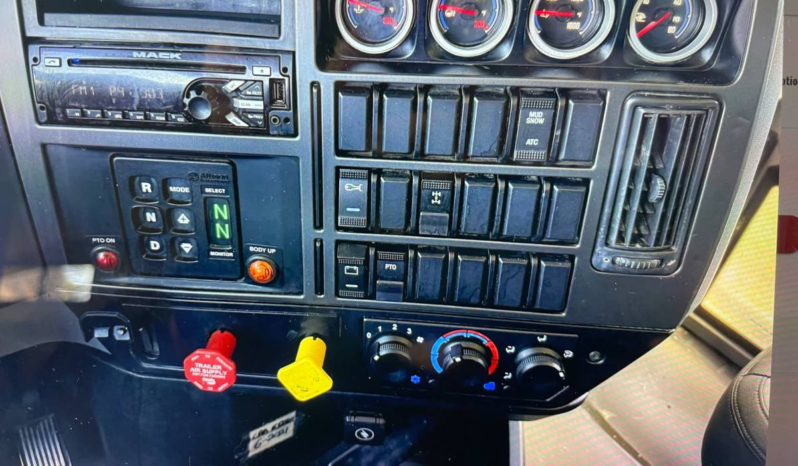 
								2019 Mack Granite Dump Truck full									