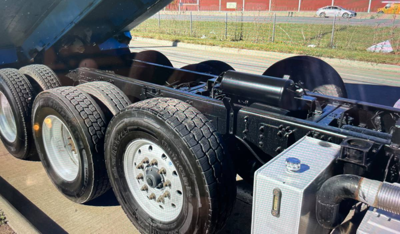 
								2019 Mack Granite Dump Truck full									