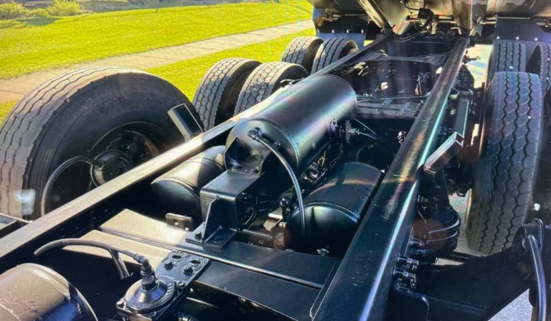 
								2019 Mack Granite Dump Truck full									