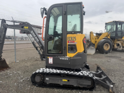 
										2022 VOLVO ECR25 Mini Excavator full									