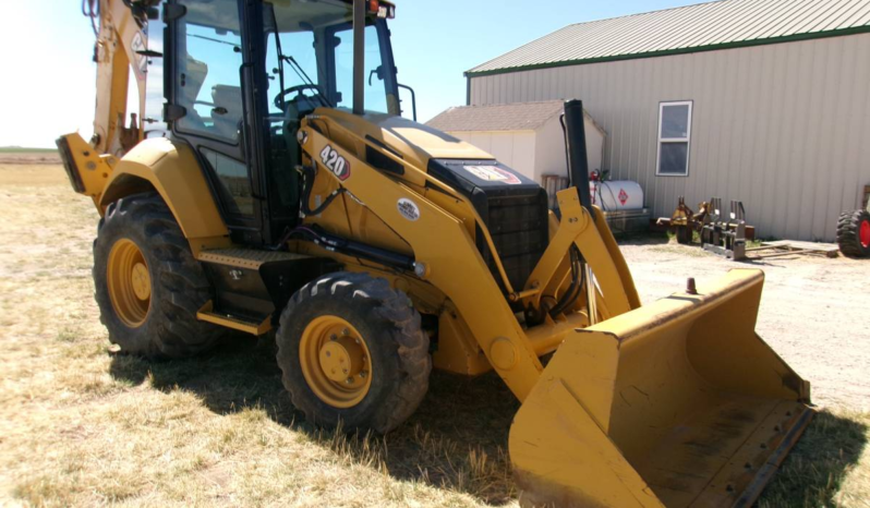 
								2020 Caterpillar 420ST Backhoe full									
