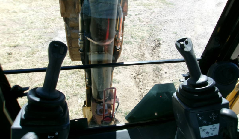 
								2020 Caterpillar 420ST Backhoe full									