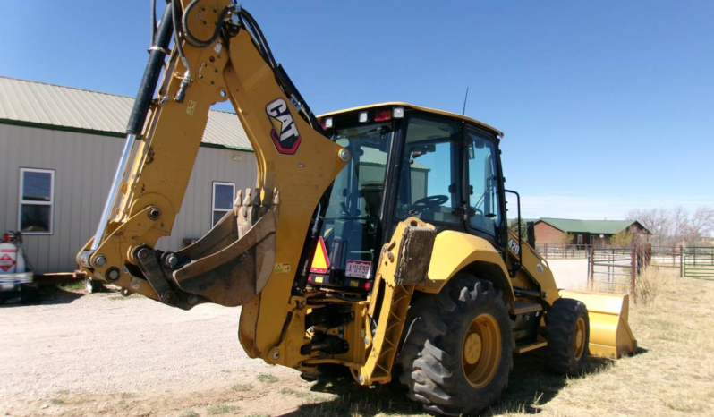 
								2020 Caterpillar 420ST Backhoe full									