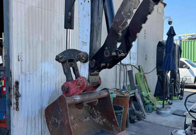 
								2016 Bobcat E50 Mini Excavator full									