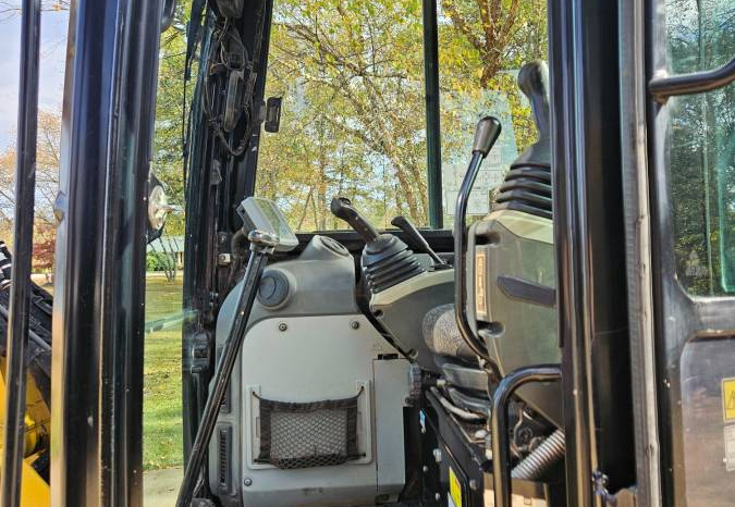 
								2017 Cat 305.5 e2 CR Mini Excavator full									
