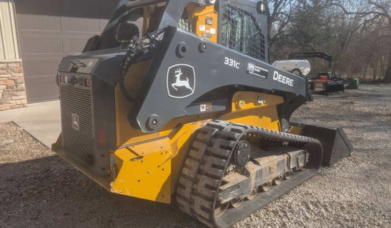 
								2023 Deere 331G Skid Steer full									