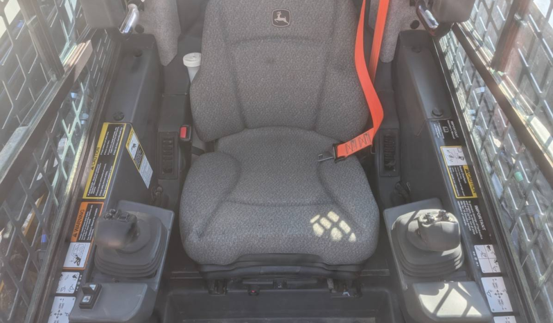 
								2023 Deere 331G Skid Steer full									