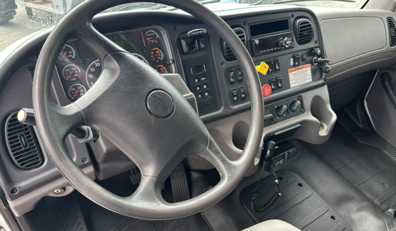 
								2019 Freightliner 300 HP Dump Truck full									