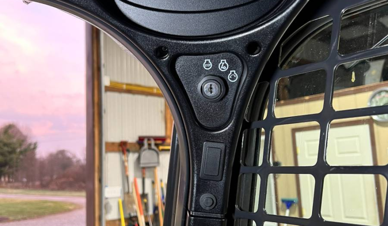 
								2015 Bobcat S450 Skid Steer full									