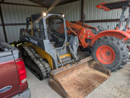 
										2018 John Deere 323E Skid Steer full									